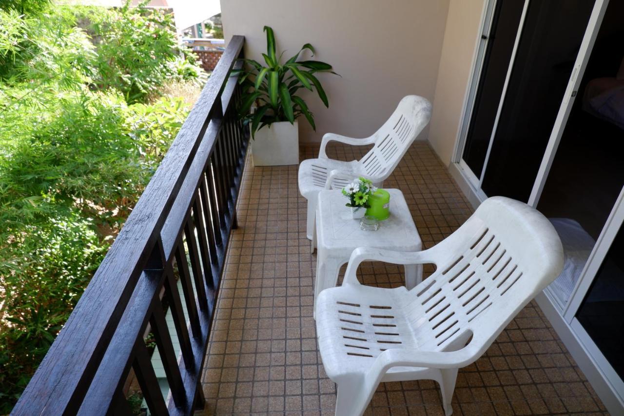 Kata Beachwalk Hotel And Bungalows Exterior foto