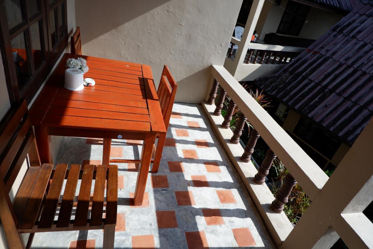 Kata Beachwalk Hotel And Bungalows Exterior foto