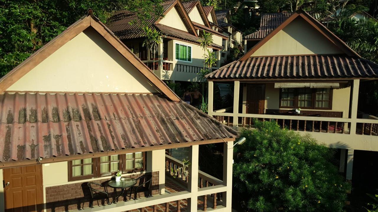 Kata Beachwalk Hotel And Bungalows Exterior foto