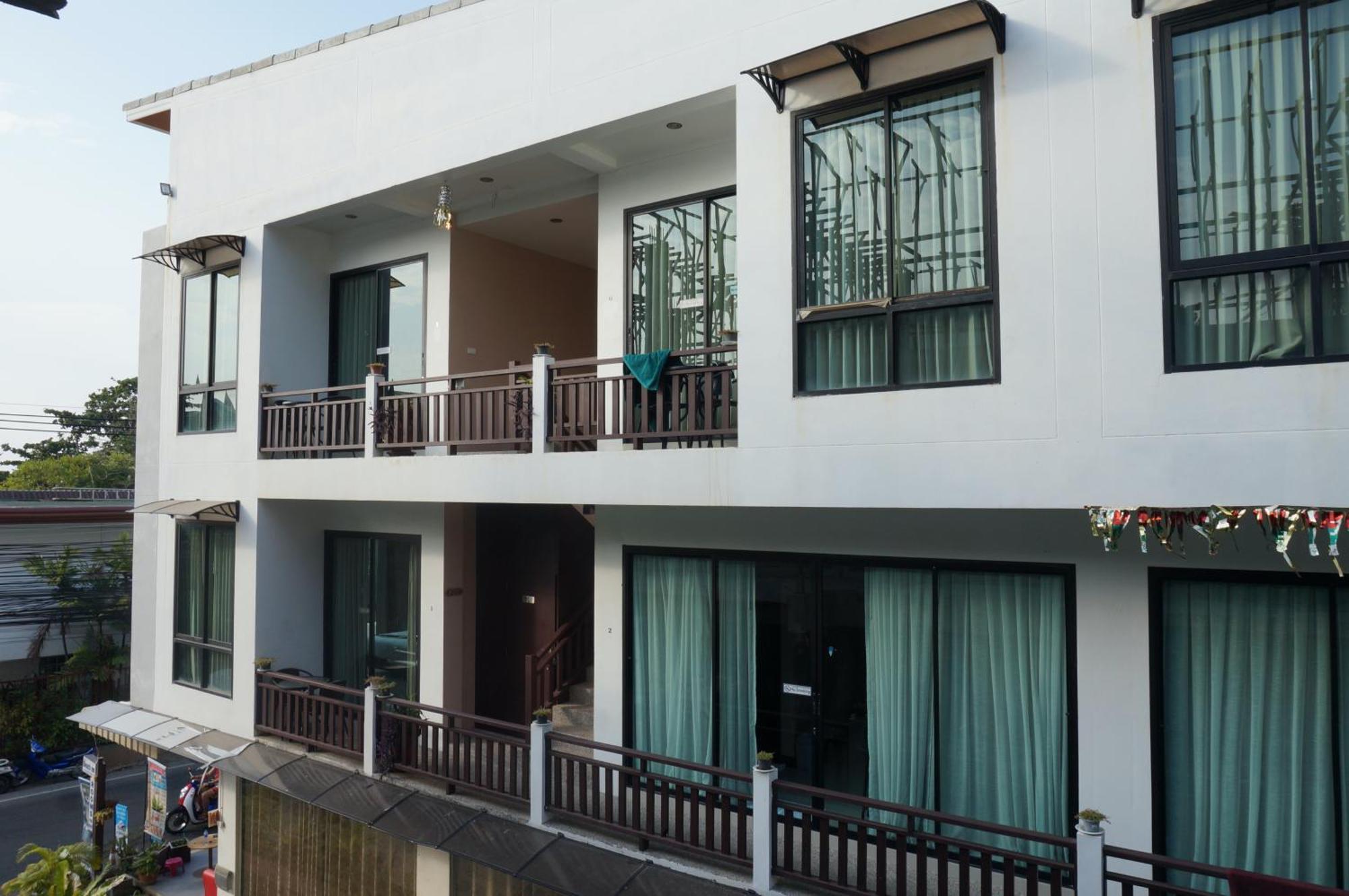 Kata Beachwalk Hotel And Bungalows Habitación foto