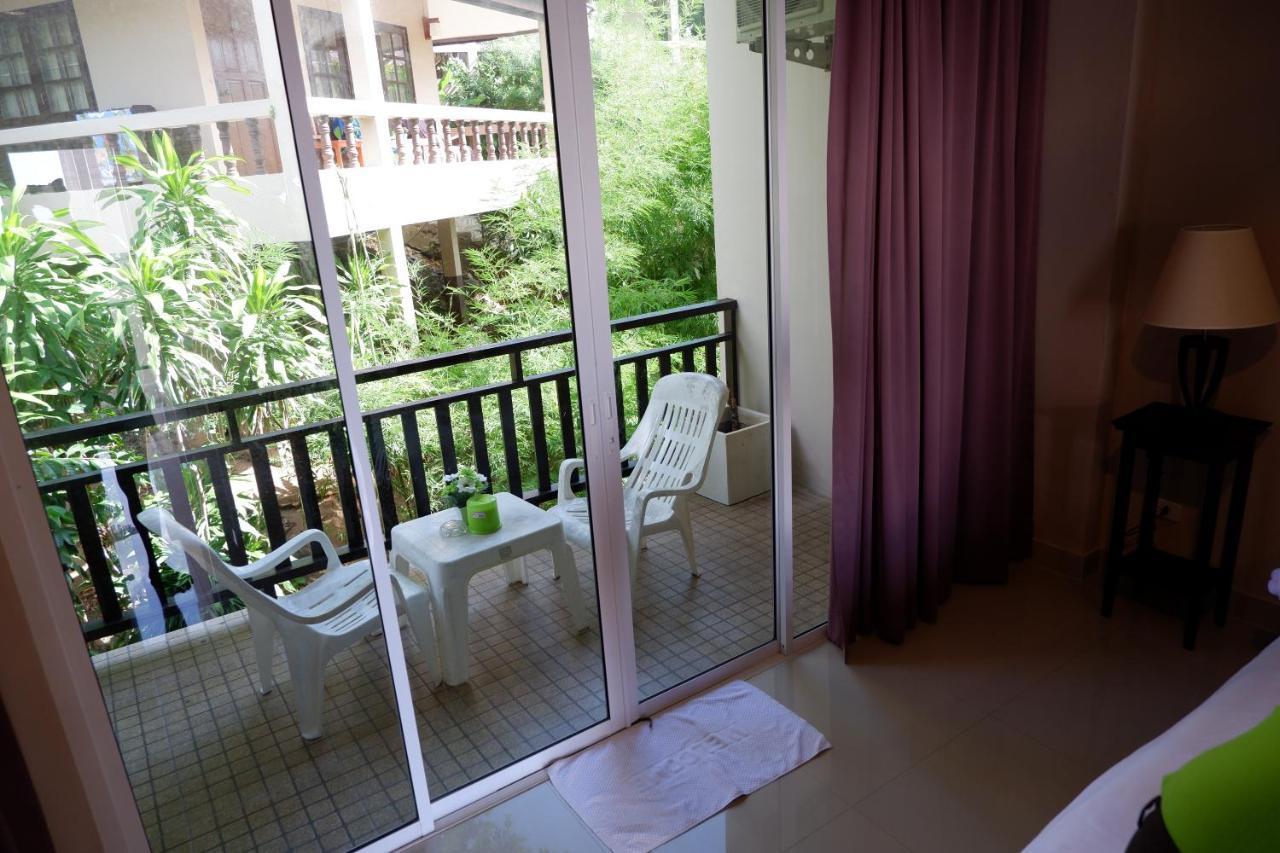 Kata Beachwalk Hotel And Bungalows Exterior foto