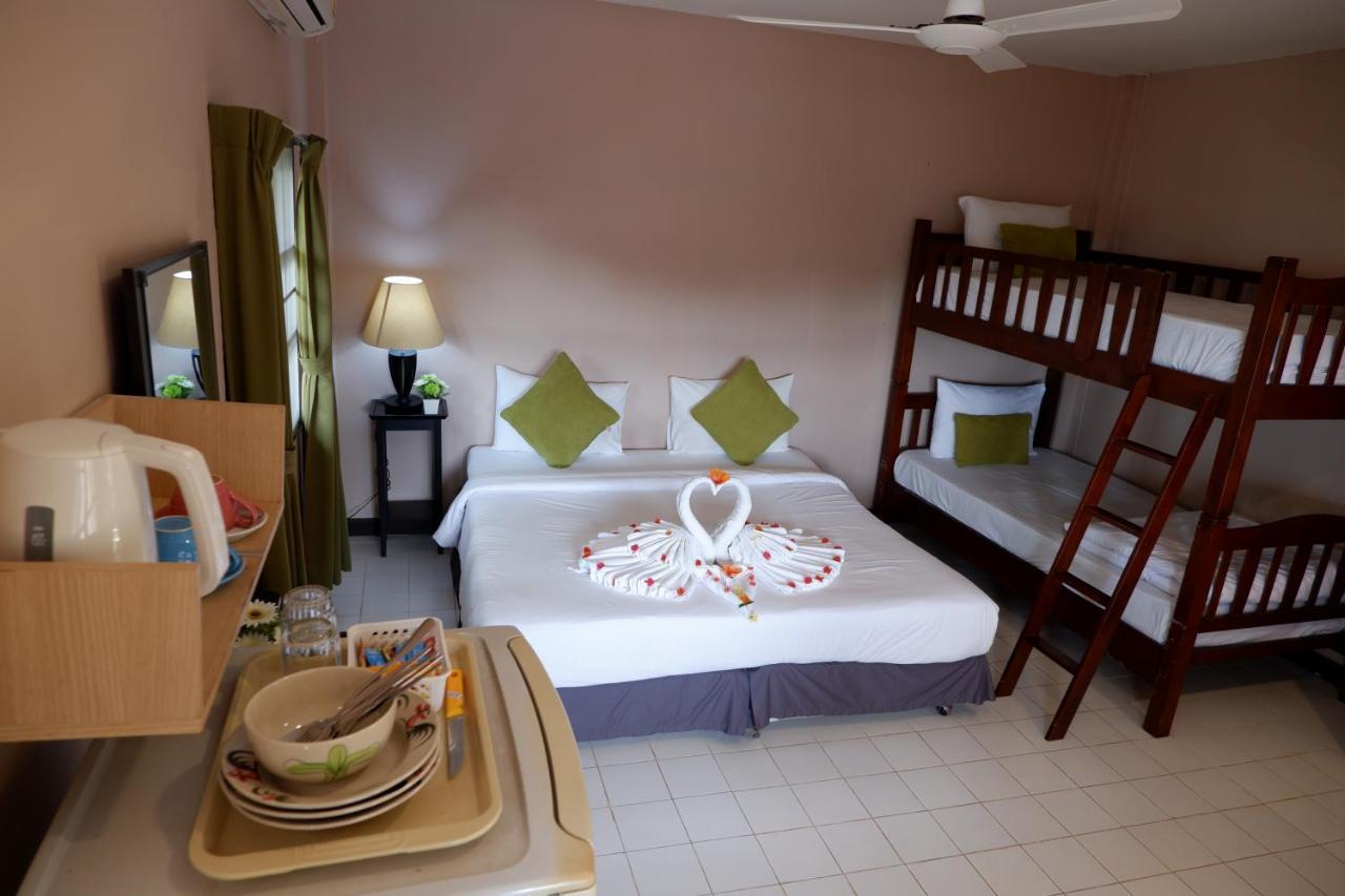 Kata Beachwalk Hotel And Bungalows Exterior foto