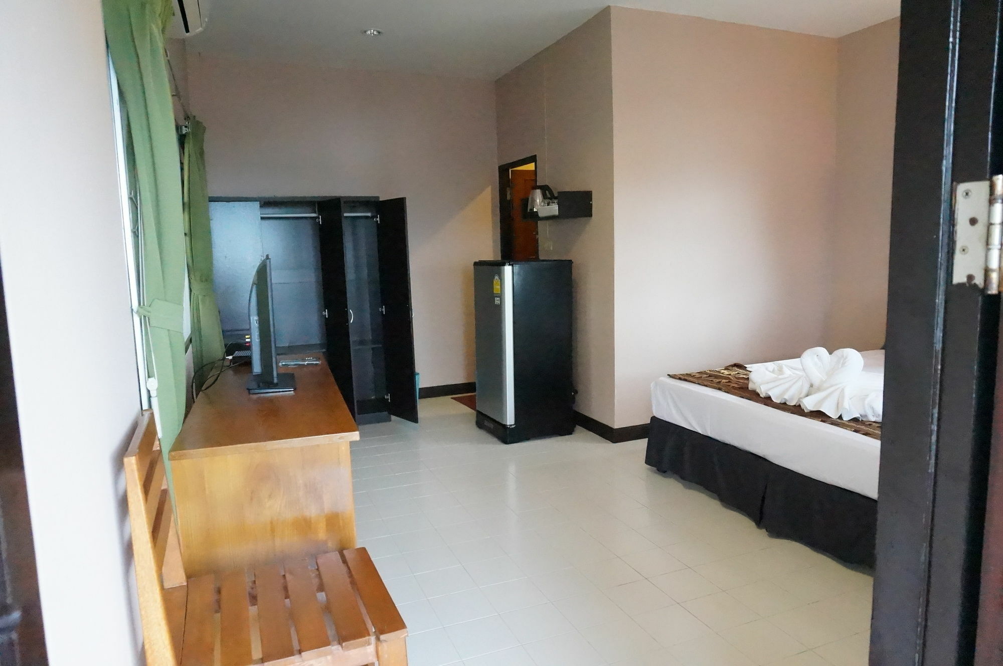 Kata Beachwalk Hotel And Bungalows Exterior foto