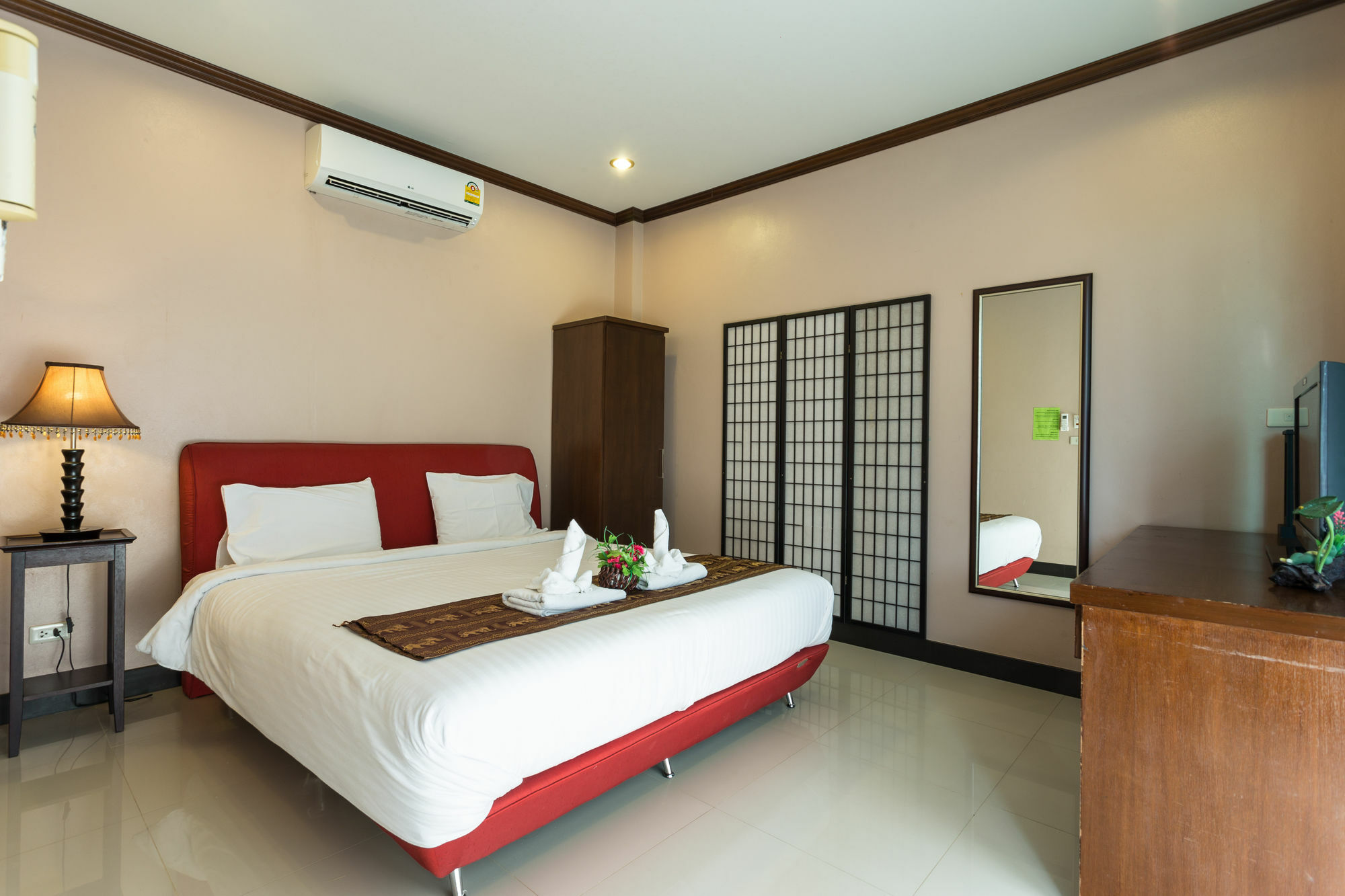 Kata Beachwalk Hotel And Bungalows Exterior foto